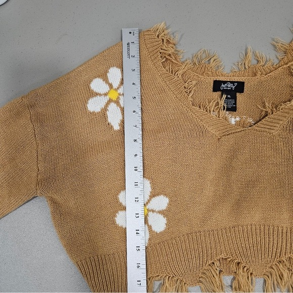 Cropped Slouchy V Neck Sweater Distressed Daisy Fringed Festival Beachy - Picture 9 of 10